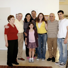 Moniek with Moshe's family in Kfar Saba , 2007.