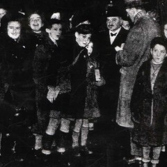 Arriving in Edinburgh, Dec 1938. Rosa back row, second right