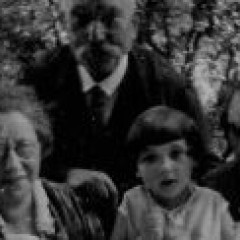 Sonja and family 1930